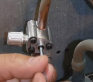 Tighten the Center Screw