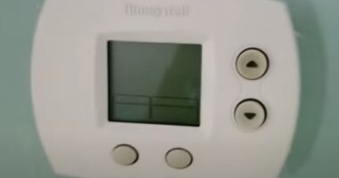 How To Buy a Thermostat for an Air Conditioning Unit